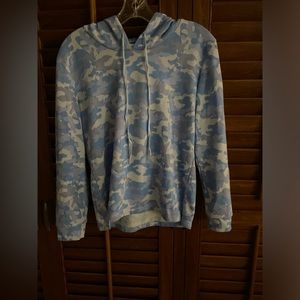 HOODIE AND JOGGER SET LIKE NEW